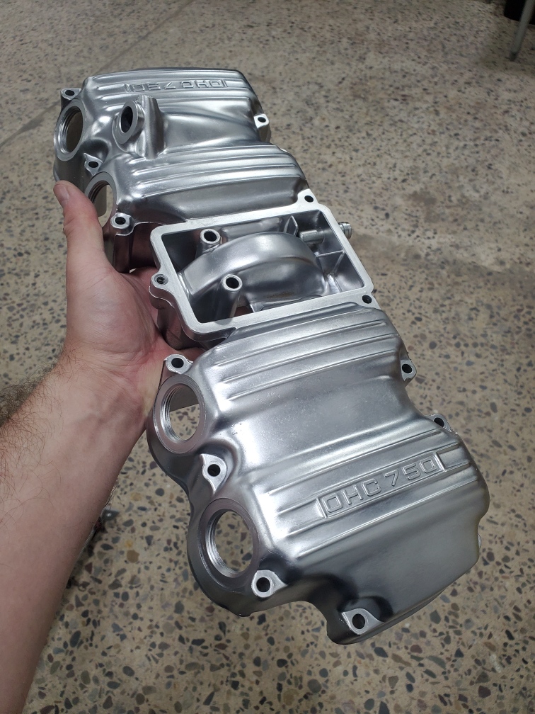 Valve cover vapor honed Valve cover vapor honed